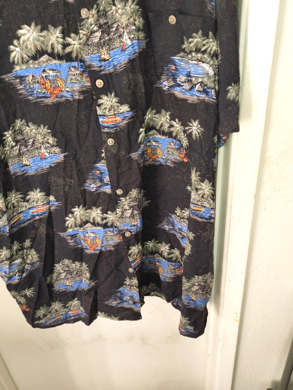 Men's Black Tropical Print Short-Sleeve Button-Down Shirt